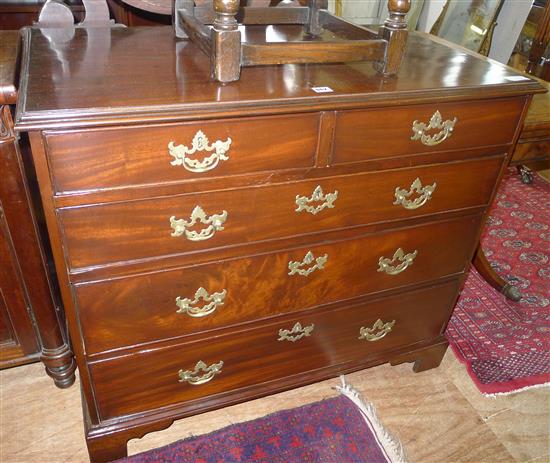 Gillows mahogany chest of drawers(-)